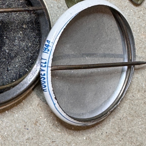 Scientists for McGovern: Political Pinback Campaign Buttons - Picture 5 of 8